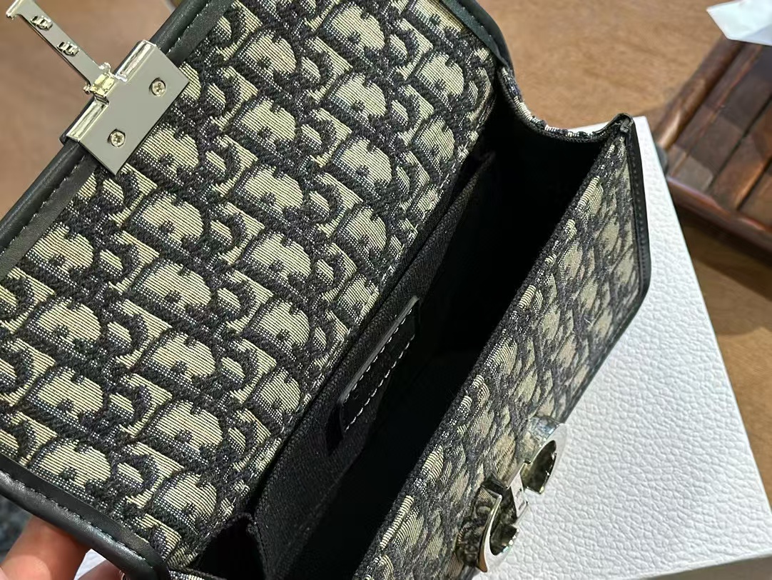 DI0R Montaigne老眼用クロスボディバッグ【50％割引+送料無料】