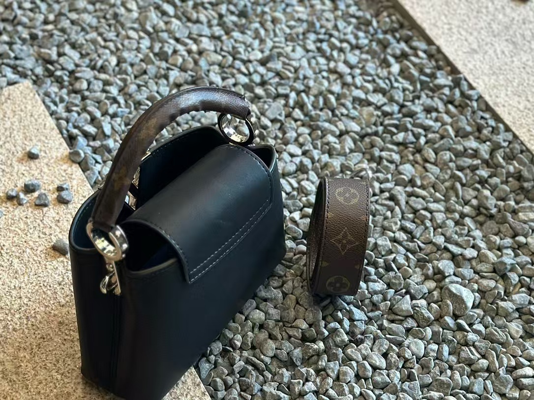 LV Capucinesブラックレザーハンドバッグ【50％割引+送料無料】