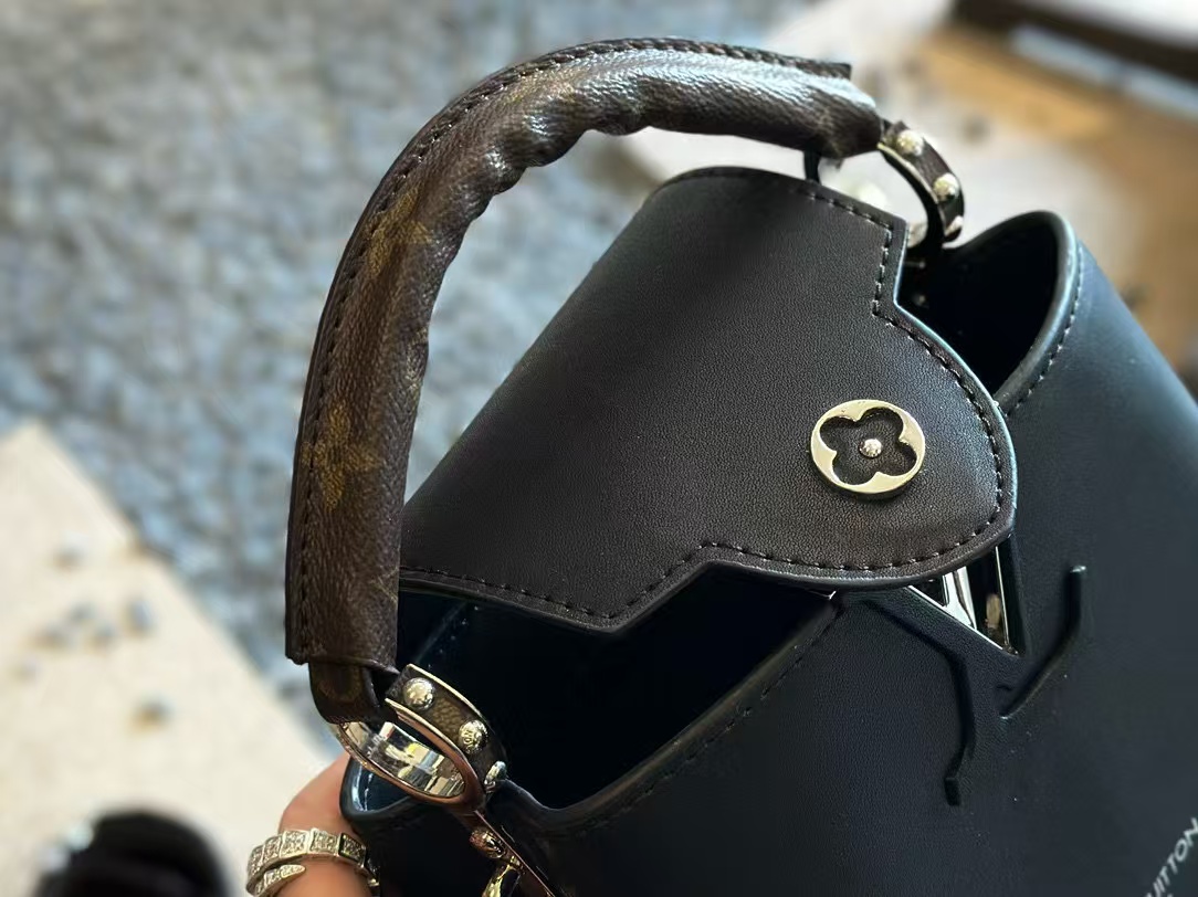 LV Capucinesブラックレザーハンドバッグ【50％割引+送料無料】