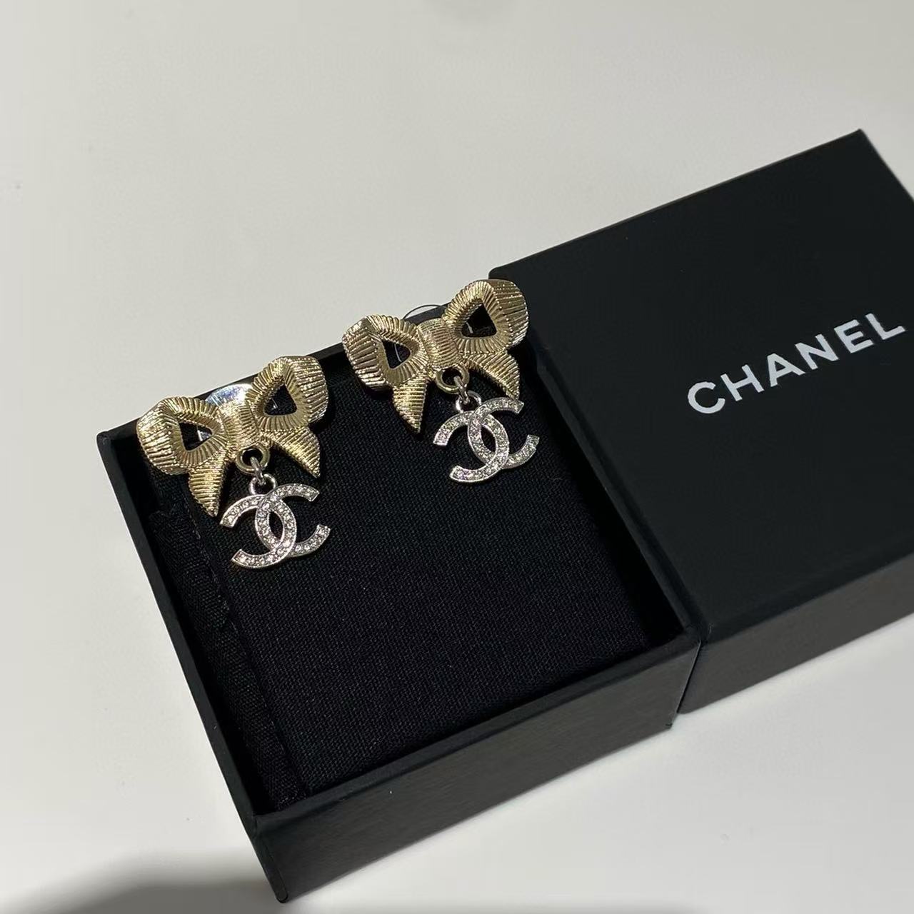 CHANE1 ダブル C ダイヤモンド ボウ イヤリング【50％割引+送料無料】