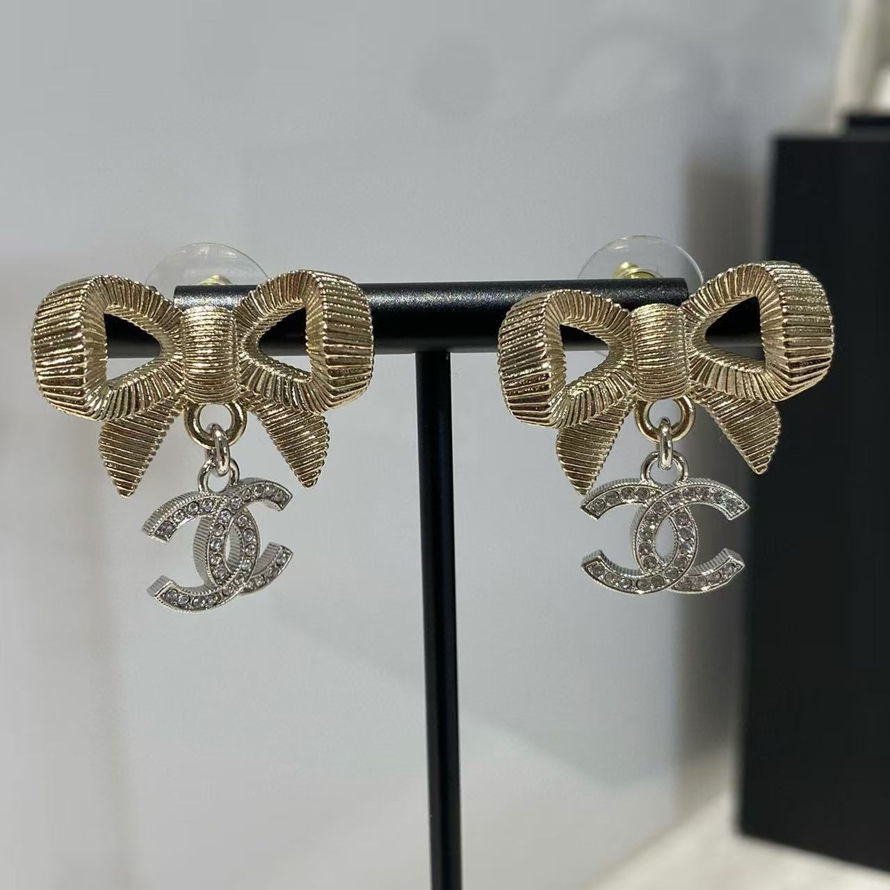 CHANE1 ダブル C ダイヤモンド ボウ イヤリング【50％割引+送料無料】