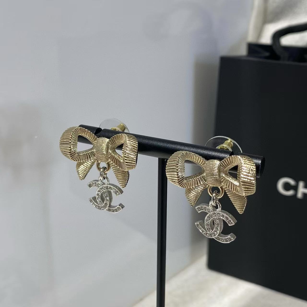 CHANE1 ダブル C ダイヤモンド ボウ イヤリング【50％割引+送料無料】