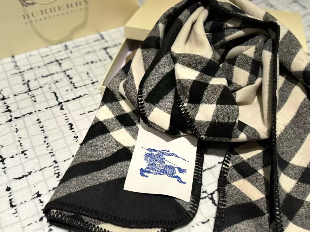 BUR8ERRY チェック柄カシミアスカーフ【50％割引+送料無料】