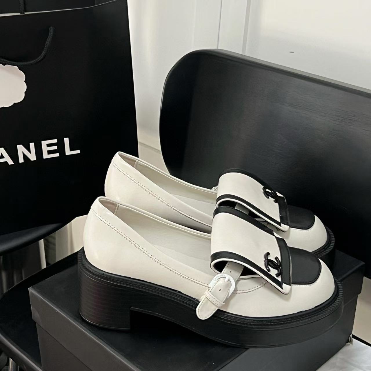 CHANE1 白黒パンダローファー【50％割引+送料無料】