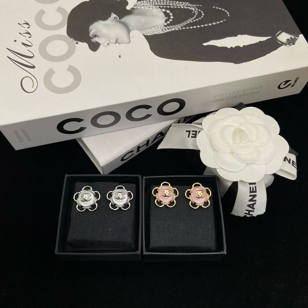 CHANE1 ファイブフラワー ダブルC スタッドピアス【50％割引+送料無料】