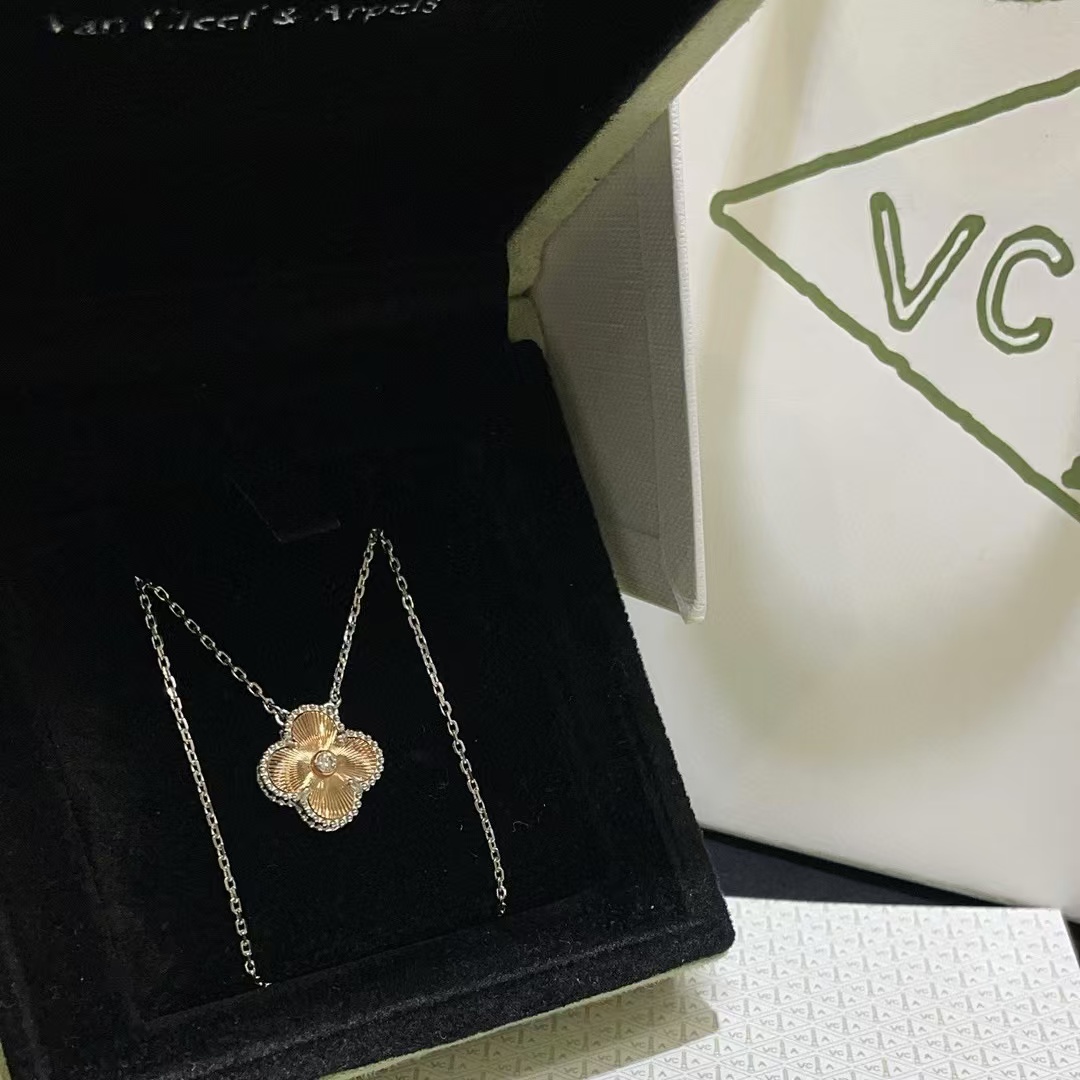 Van c1eef &Arpels四つ葉のクローバー ダイヤモンド ネックレス【50％割引+送料無料】