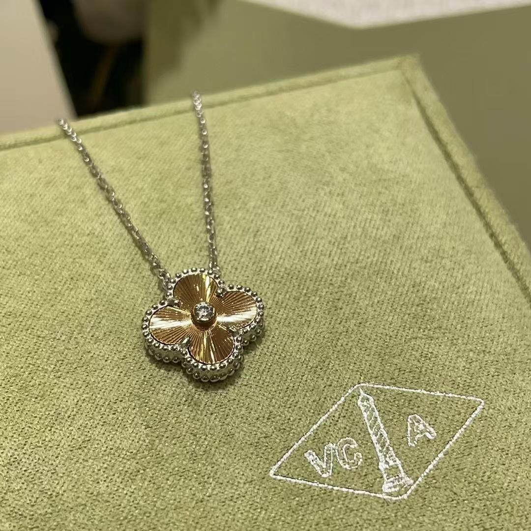 Van c1eef &Arpels四つ葉のクローバー ダイヤモンド ネックレス【50％割引+送料無料】