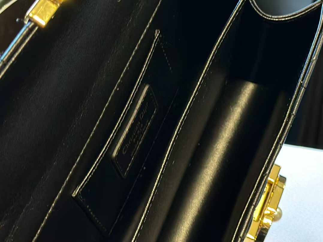 DI0Rメタルハンドルパールチェーンハンドバッグ【 50％割引+送料無料】