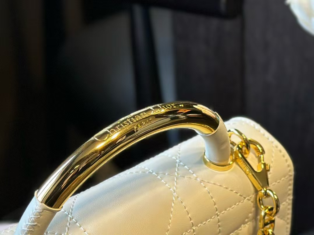 DI0Rメタルハンドルパールチェーンハンドバッグ【 50％割引+送料無料】