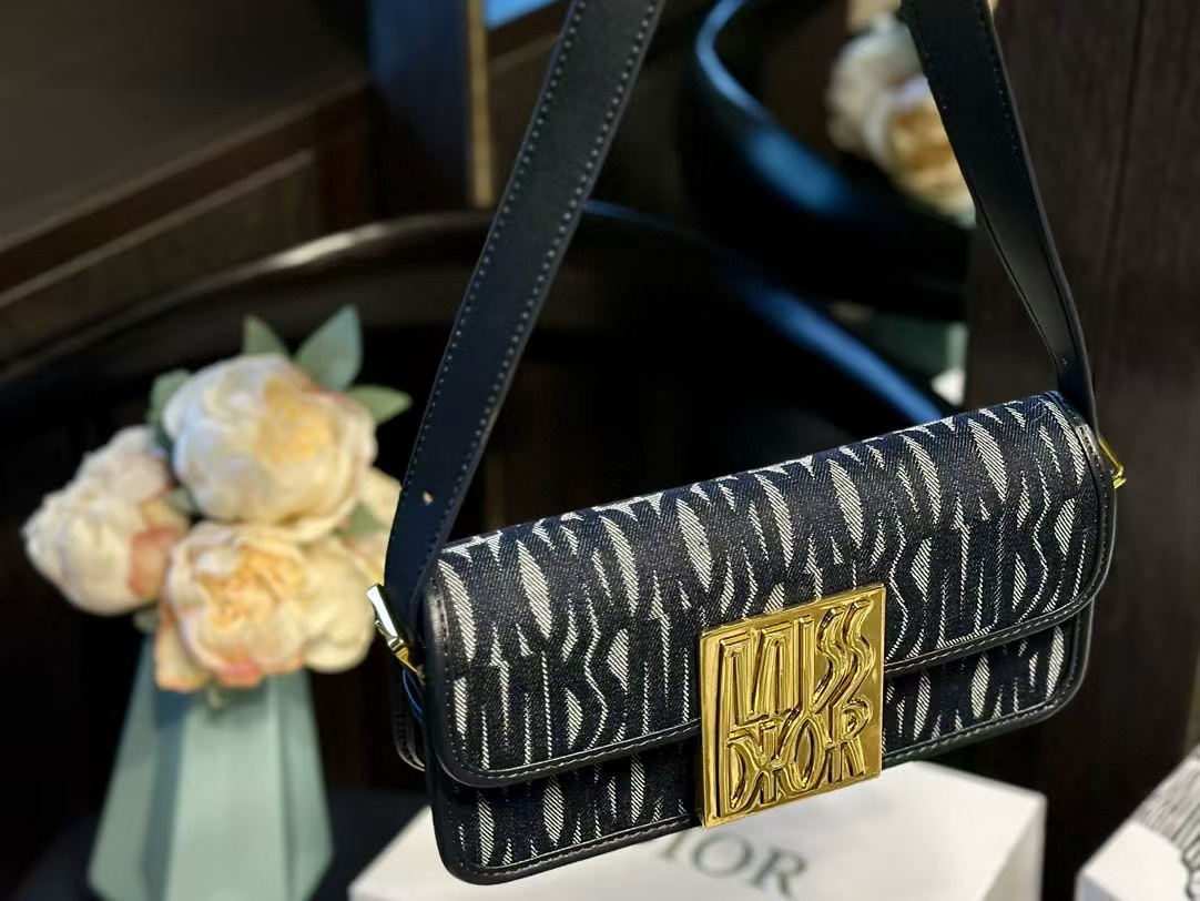 DI0R WINTERクロスボディバッグ【50％割引+送料無料】