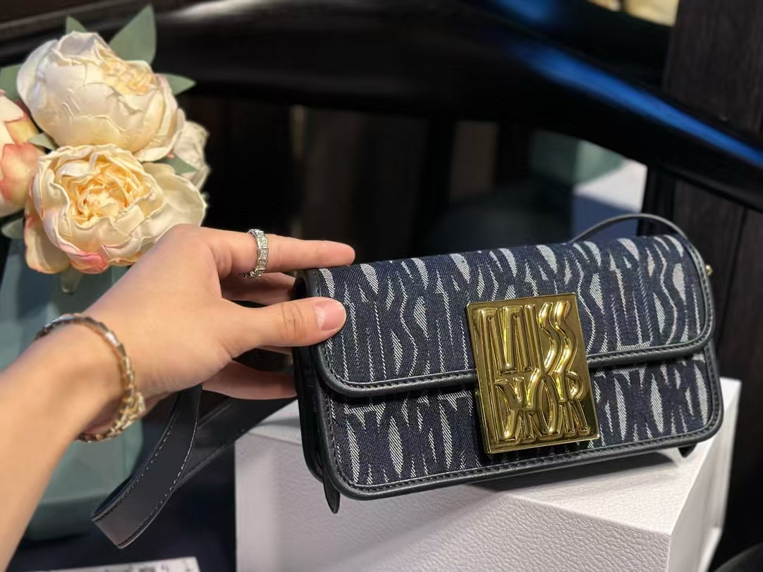 DI0R WINTERクロスボディバッグ【50％割引+送料無料】