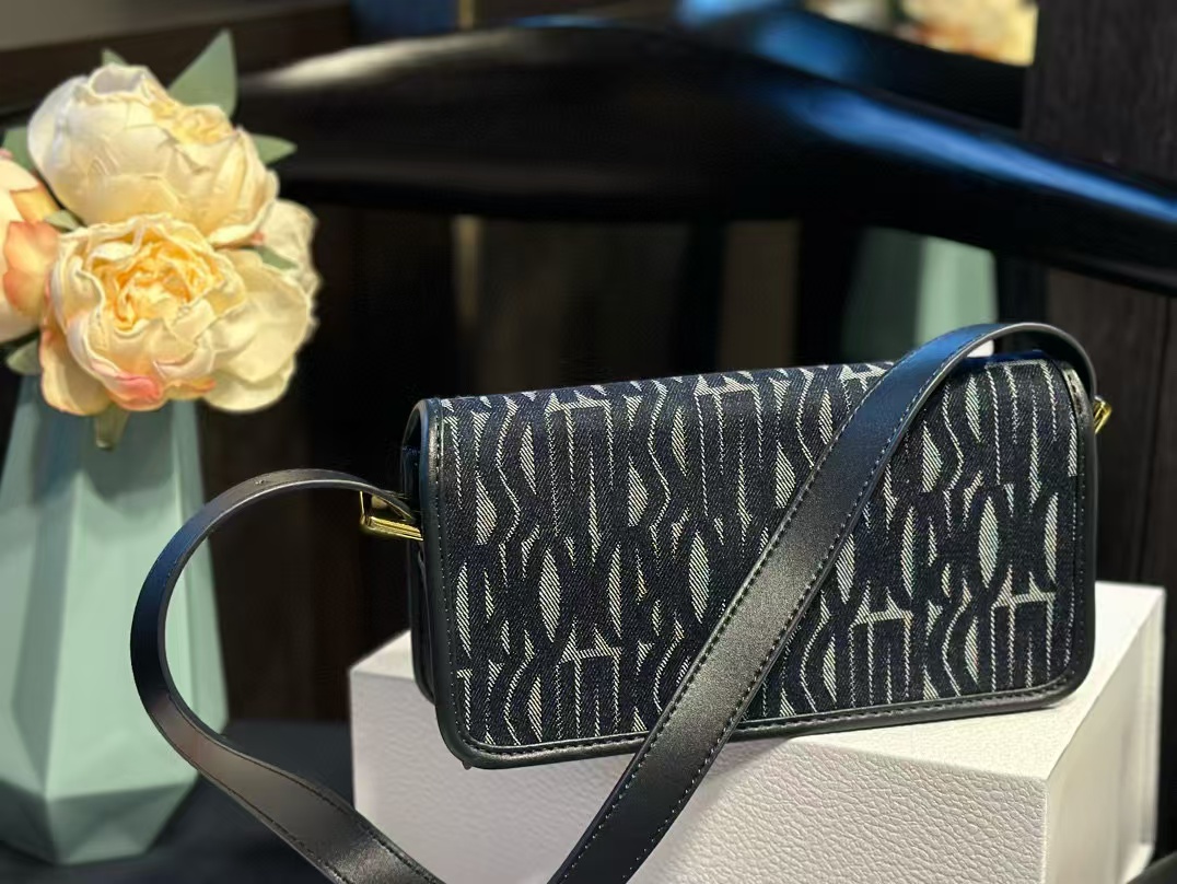 DI0R WINTERクロスボディバッグ【50％割引+送料無料】