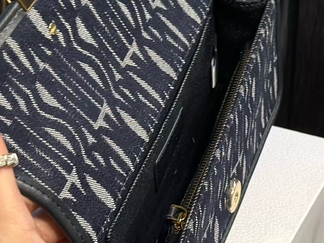 DI0R WINTERクロスボディバッグ【50％割引+送料無料】