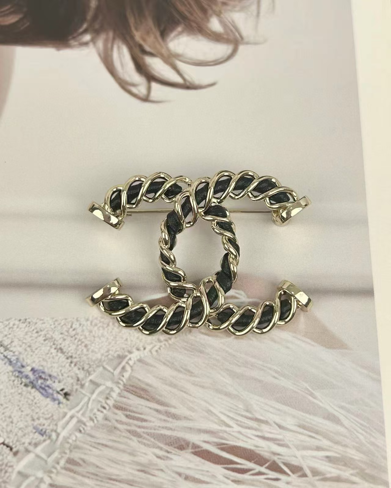 CHANE1 ツイストレザーブローチ【50％割引+送料無料】