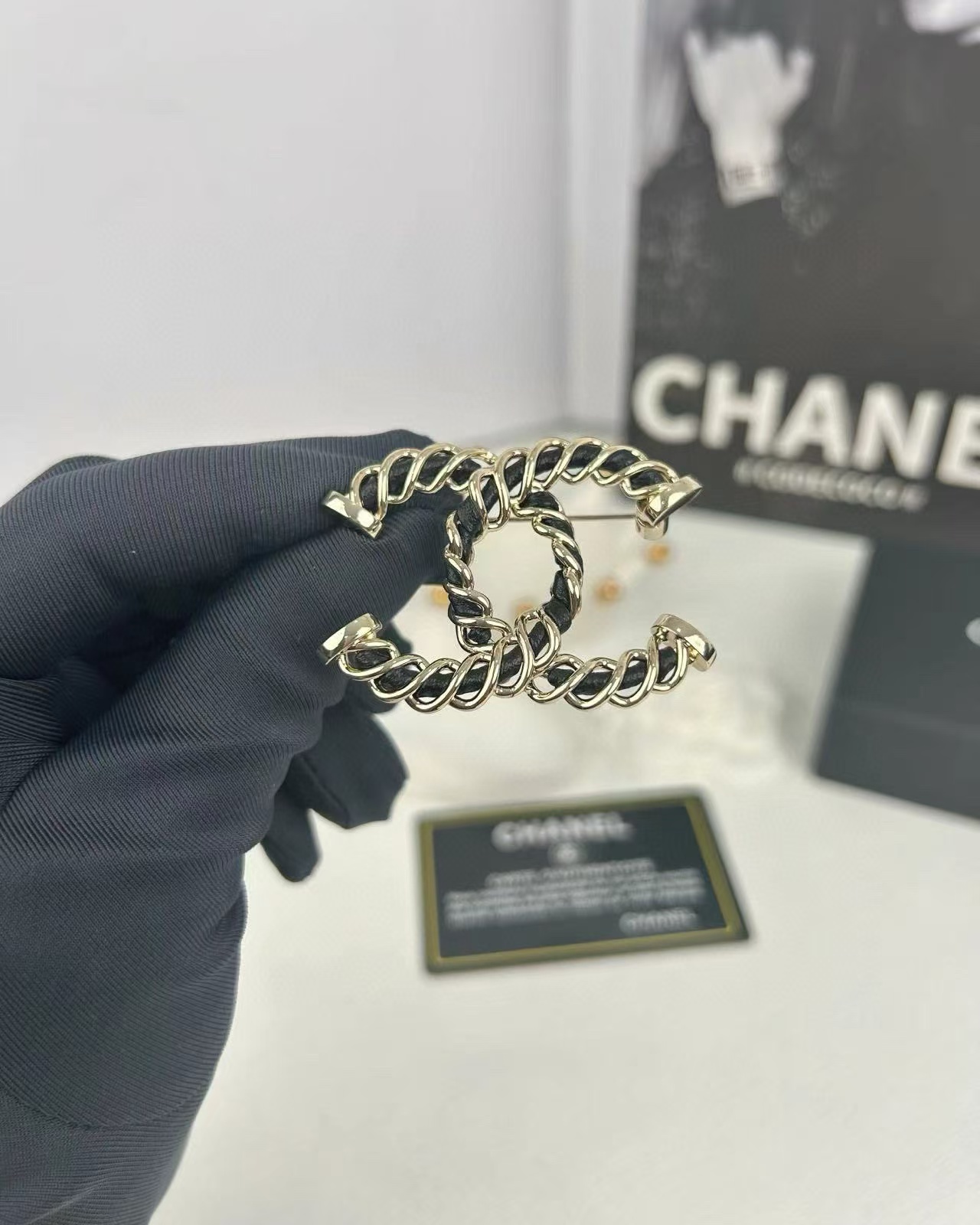 CHANE1 ツイストレザーブローチ【50％割引+送料無料】