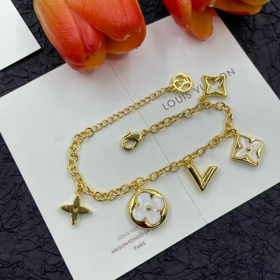 LV 四つ葉のクローバー ブレスレット【50％割引+送料無料】