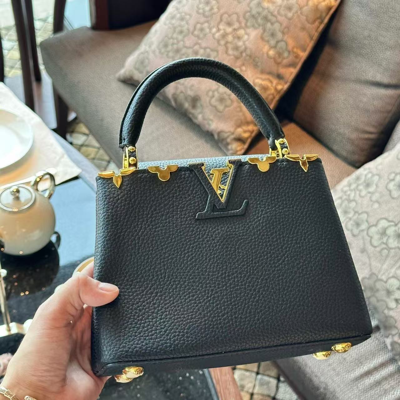 LV Capucines牛革ハンドバッグ【 50％割引+送料無料】