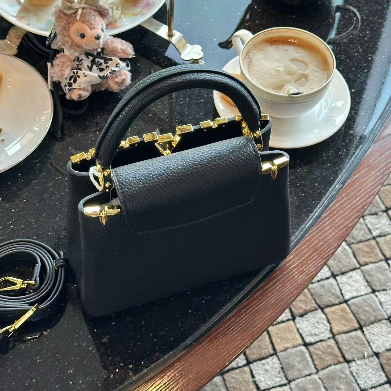 LV Capucines牛革ハンドバッグ【 50％割引+送料無料】