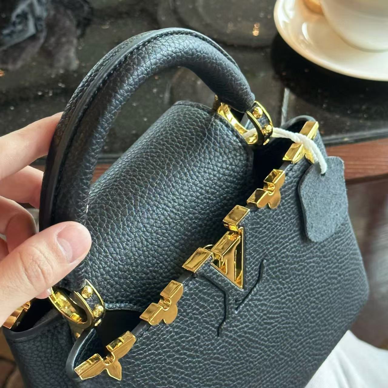 LV Capucines牛革ハンドバッグ【 50％割引+送料無料】