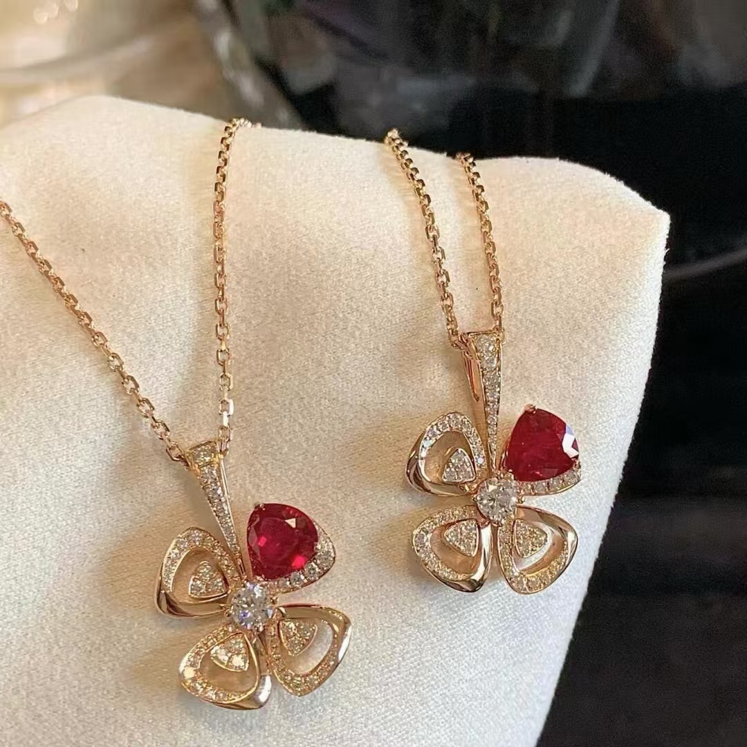 BVLGAR1 ルビーとダイヤモンドの四つ葉のクローバー ネックレス【50％割引+送料無料】