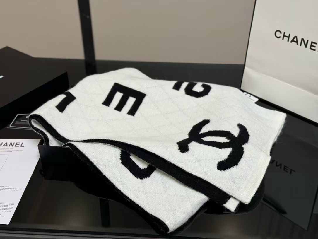 CHANE1 ダブルC 大きなロゴ文字入りカシミヤスカーフ【50％割引+送料無料】