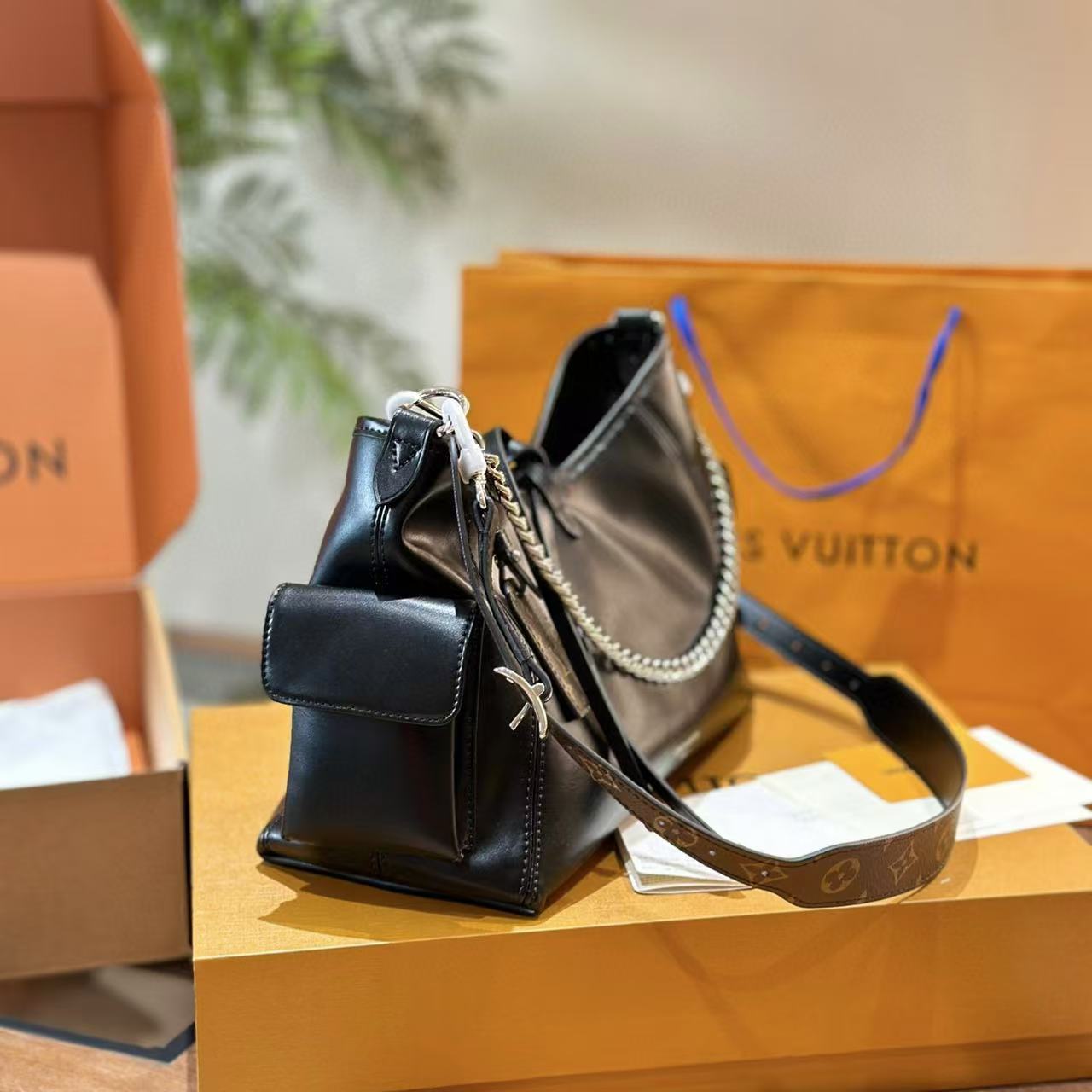 LV ショルダーストラップ老眼チェーンショルダーバッグ【 50％割引+送料無料】