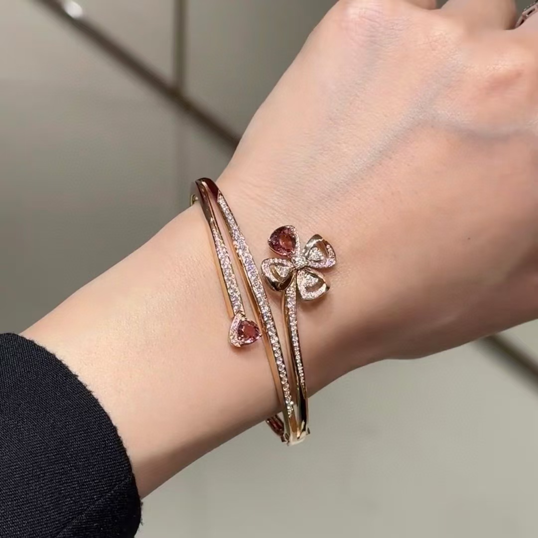 BVLGAR1ルビー 四つ葉のクローバー ブレスレット【50％割引+送料無料】