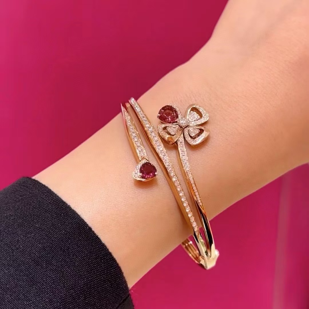 BVLGAR1ルビー 四つ葉のクローバー ブレスレット【50％割引+送料無料】