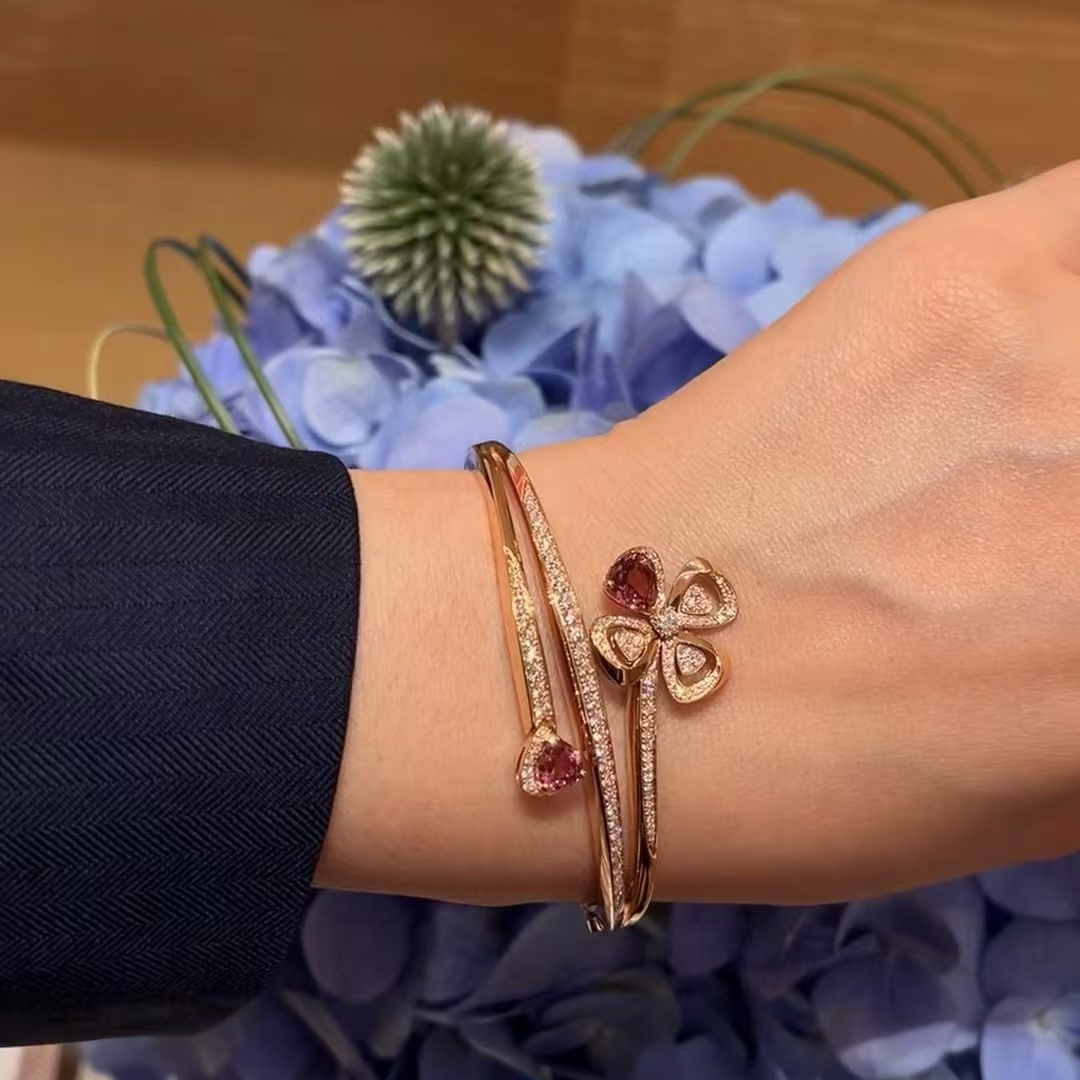 BVLGAR1ルビー 四つ葉のクローバー ブレスレット【50％割引+送料無料】