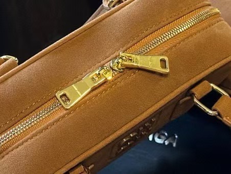 M1UM1U シンプルボウリングハンドバッグ【 50％割引+送料無料】