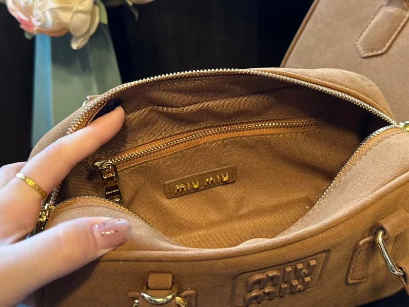 M1UM1U シンプルボウリングハンドバッグ【 50％割引+送料無料】