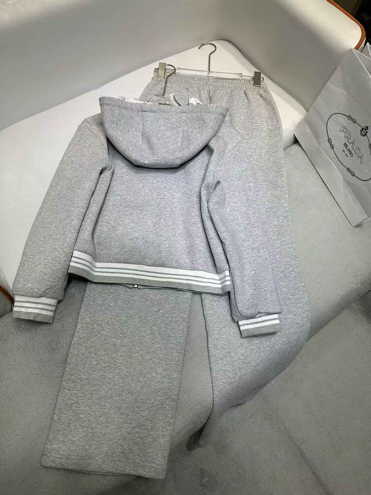 LV高品質AB フード付きカジュアルスーツ【50％割引+送料無料】