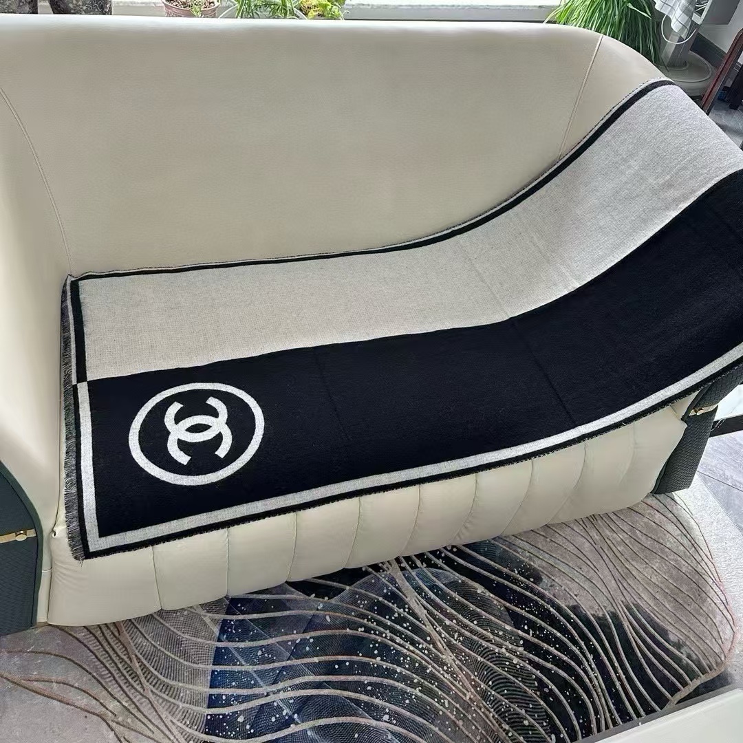 CHANE1 高品質黒と白の配色カシミヤ スカーフ【50％割引+送料無料】