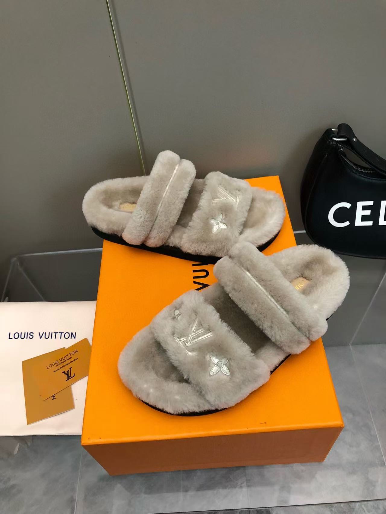 LV 高品質四つ葉のクローバーぬいぐるみスリッパ【50％割引+送料無料】