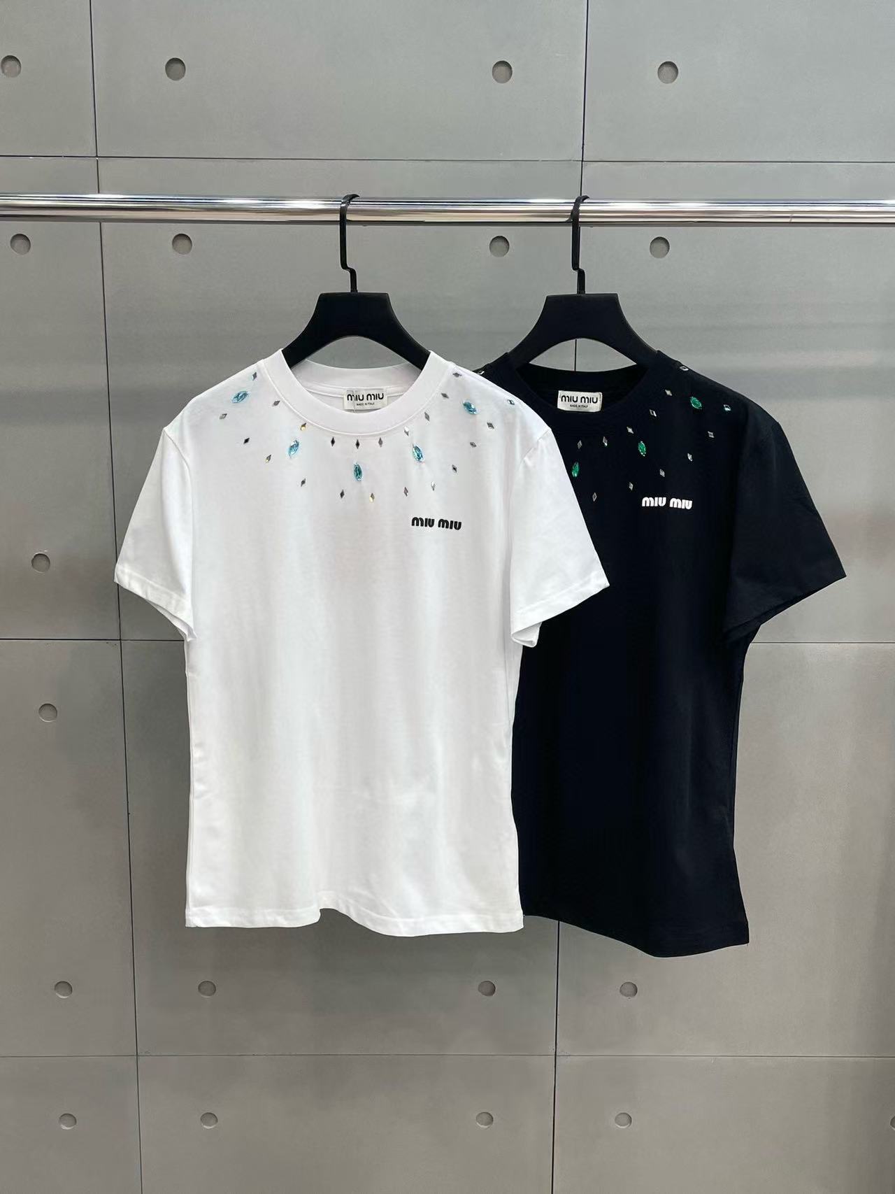 M1UM1U 水滴ダイヤ立体文字柄Tシャツ【50％割引+送料無料】