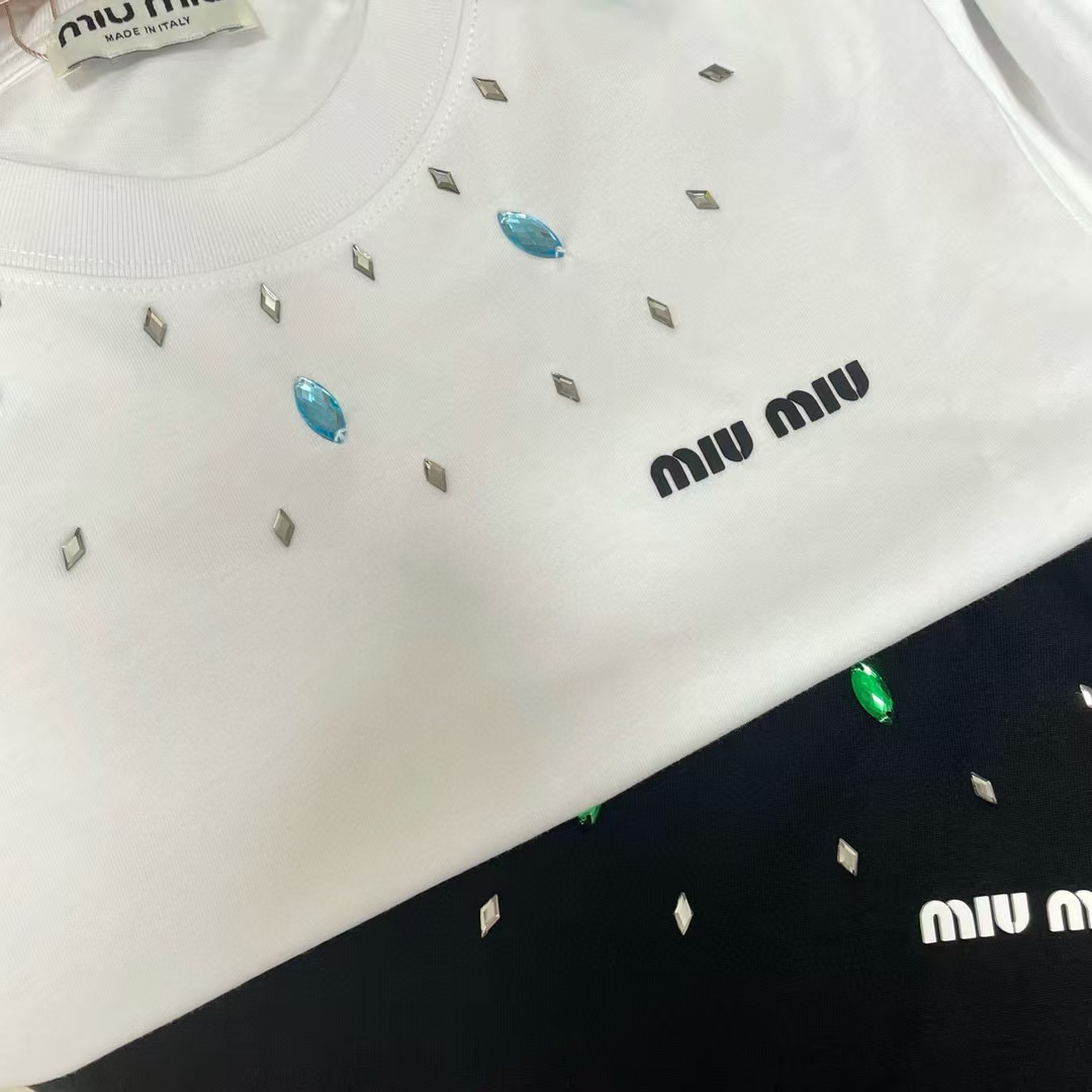 M1UM1U 水滴ダイヤ立体文字柄Tシャツ【50％割引+送料無料】