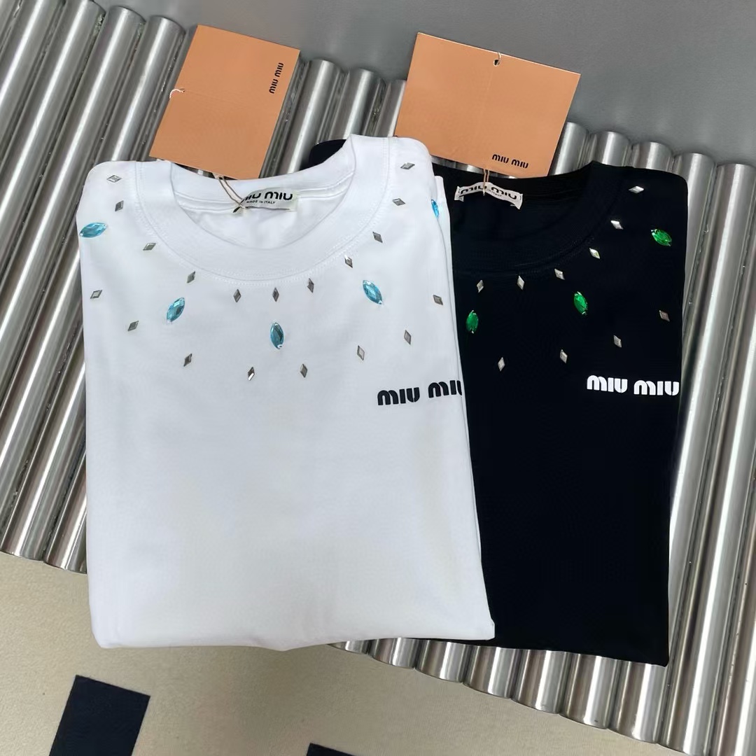 M1UM1U 水滴ダイヤ立体文字柄Tシャツ【50％割引+送料無料】