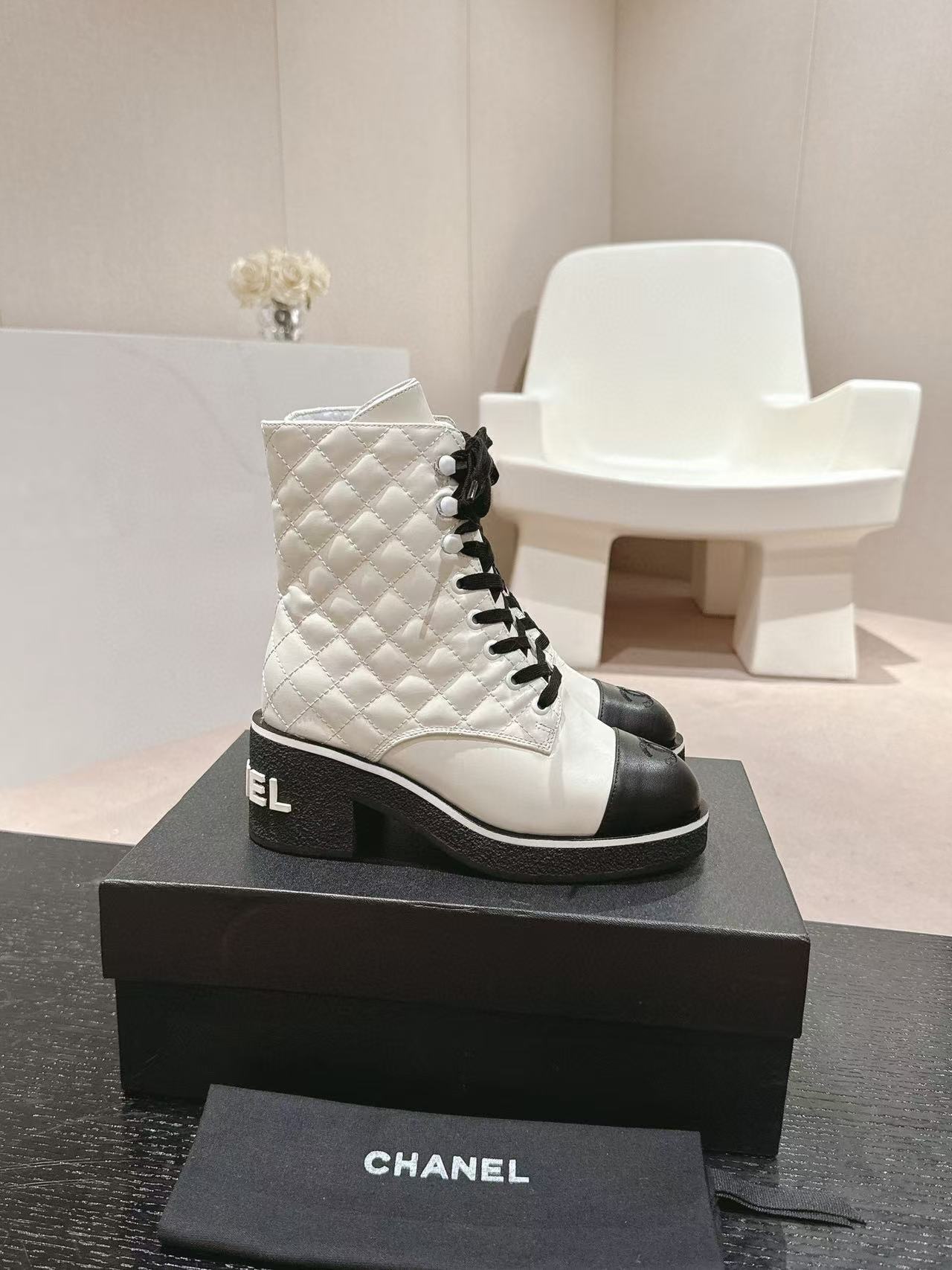 CHANE1 高品質レースアップローヒールブーツ【50％割引+送料無料】