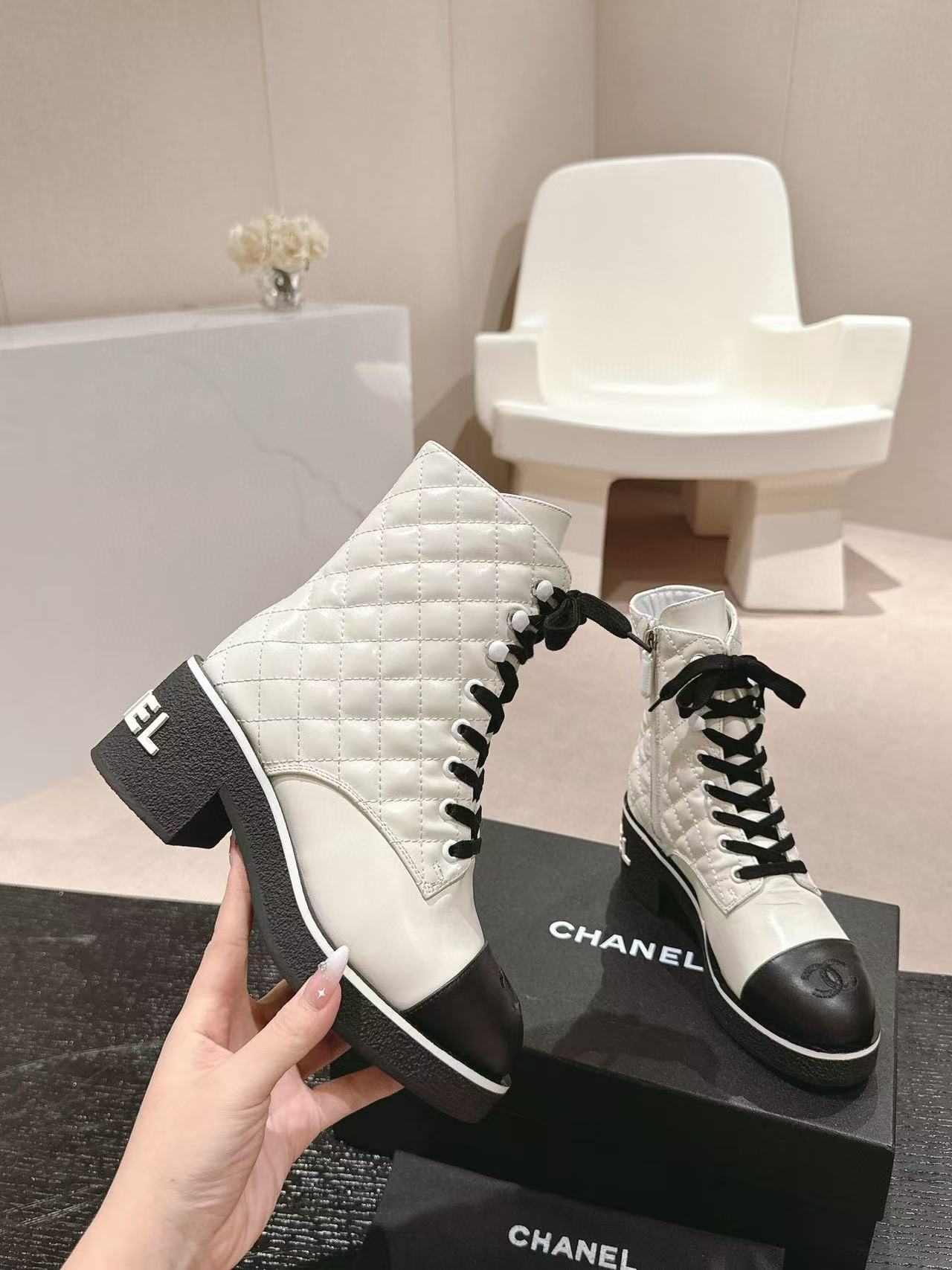 CHANE1 高品質レースアップローヒールブーツ【50％割引+送料無料】