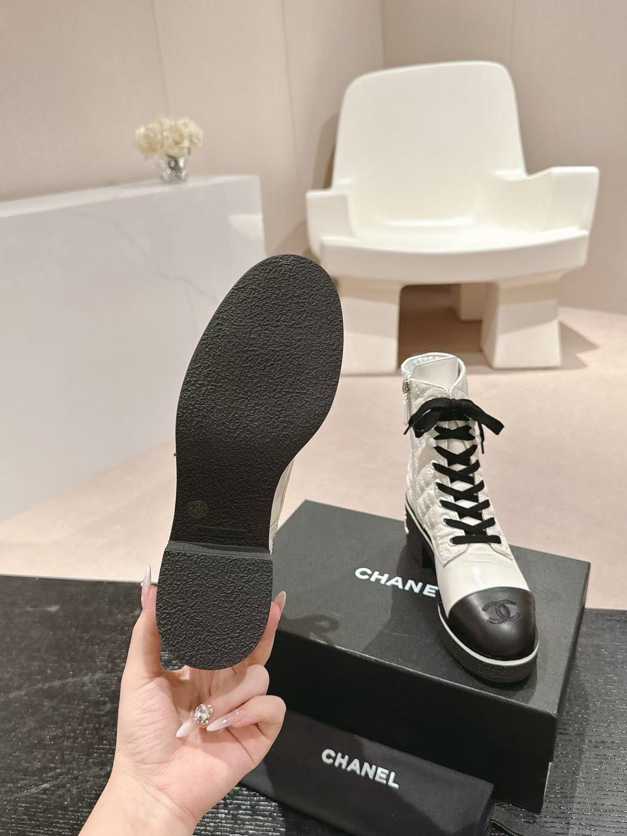 CHANE1 高品質レースアップローヒールブーツ【50％割引+送料無料】