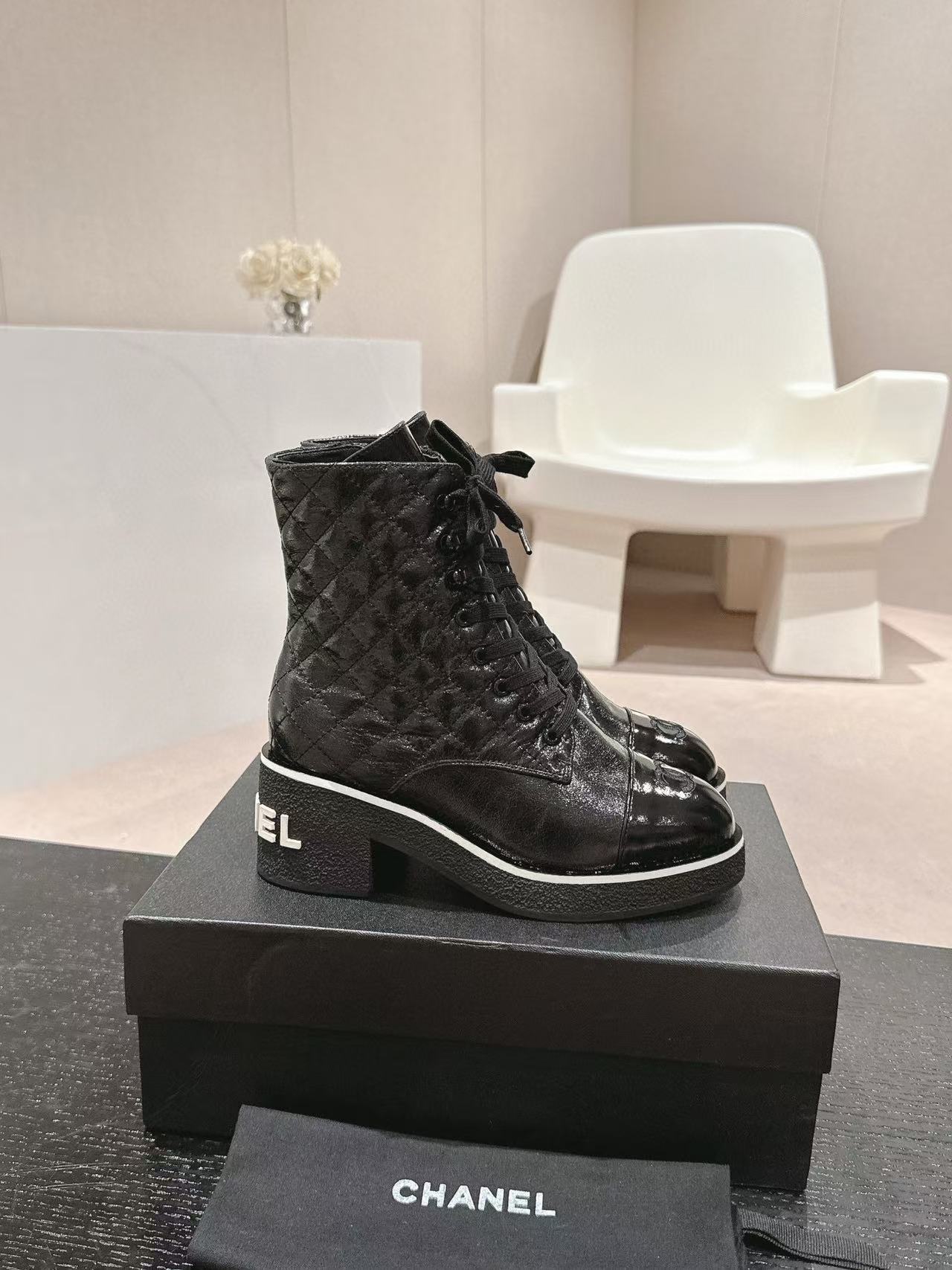 CHANE1 高品質レースアップローヒールブーツ【50％割引+送料無料】