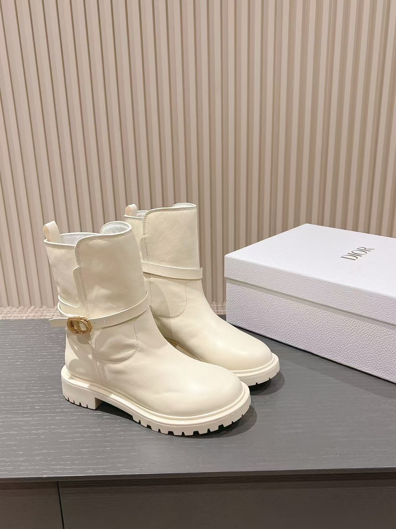 DI0R 高品質 CD 牛革ショートブーツ【50％割引+送料無料】