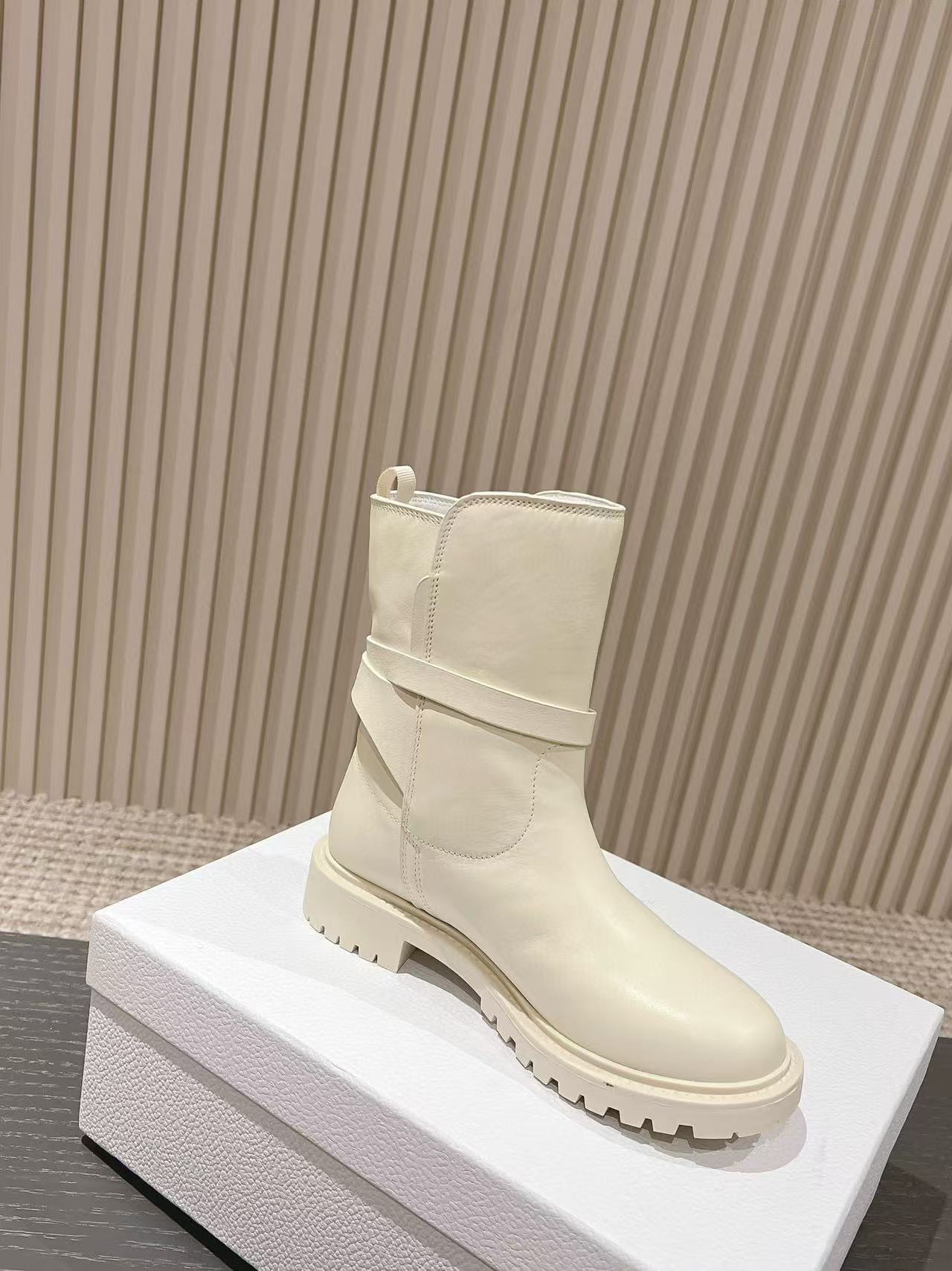 DI0R 高品質 CD 牛革ショートブーツ【50％割引+送料無料】