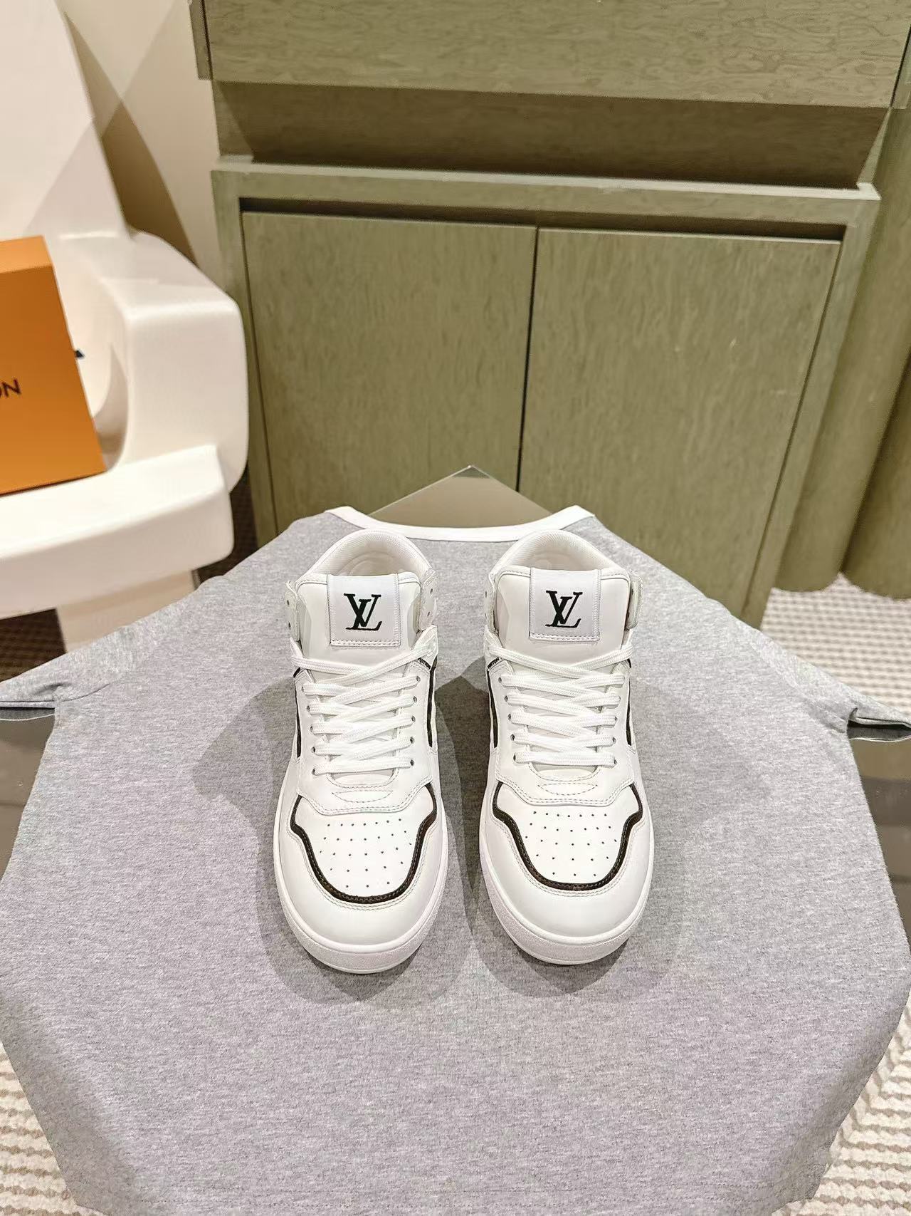 LV高品質ハイトップスニーカー【50％割引+送料無料】
