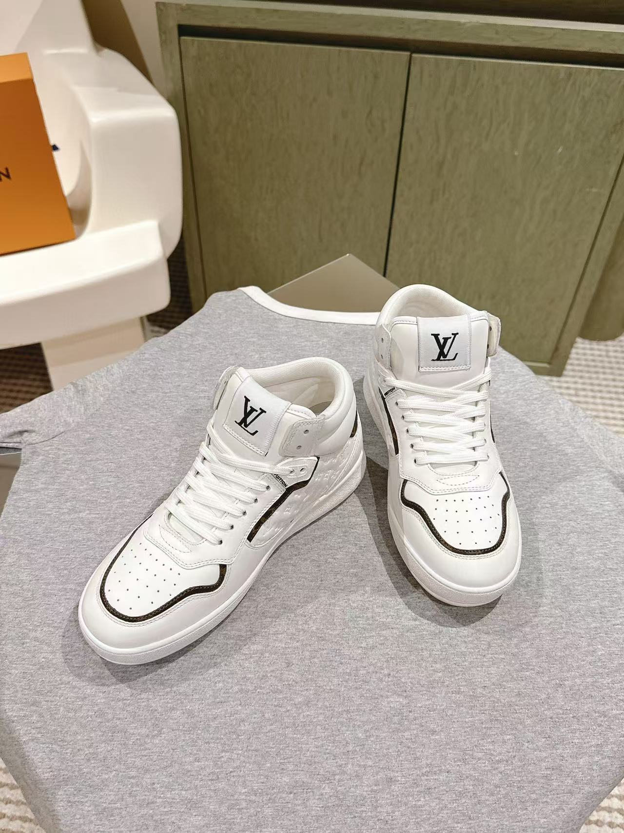 LV高品質ハイトップスニーカー【50％割引+送料無料】
