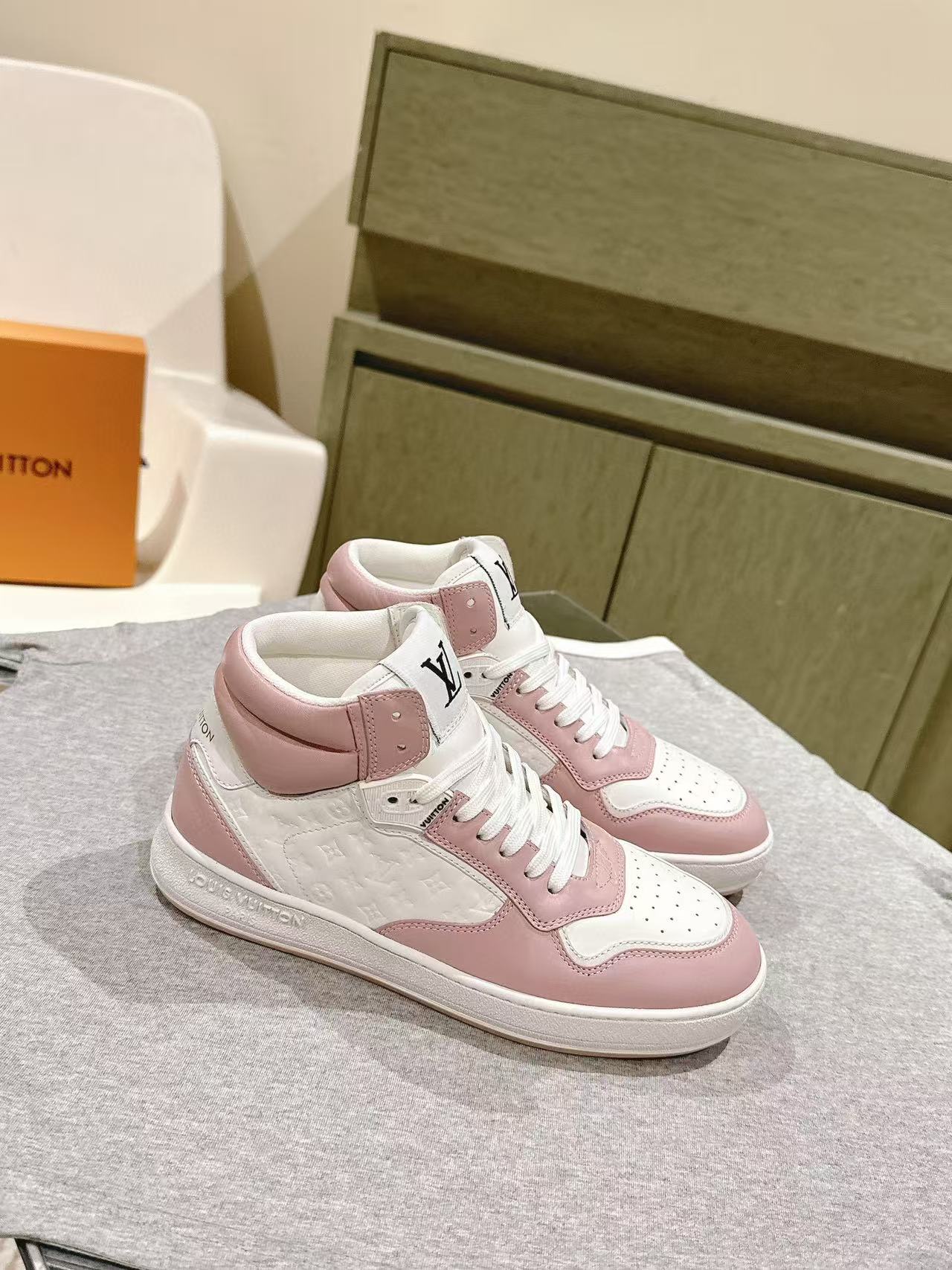 LV高品質ハイトップスニーカー【50％割引+送料無料】