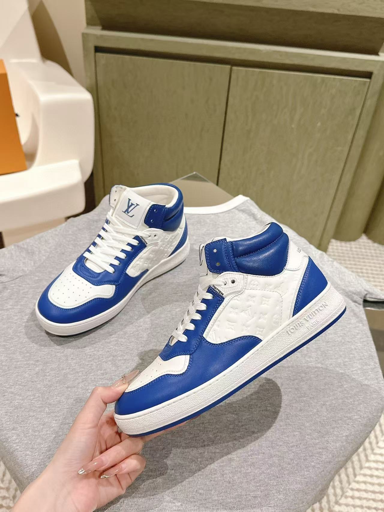 LV高品質ハイトップスニーカー【50％割引+送料無料】
