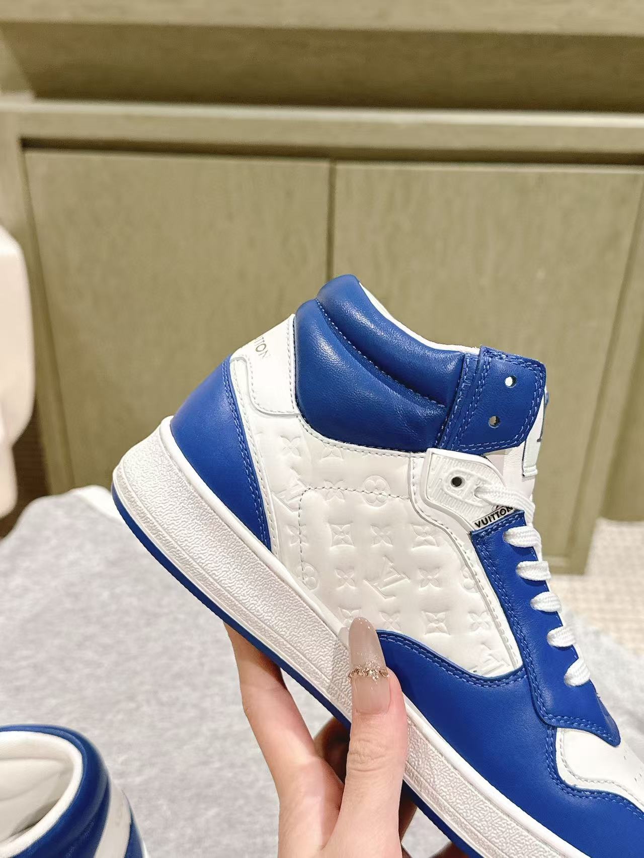 LV高品質ハイトップスニーカー【50％割引+送料無料】
