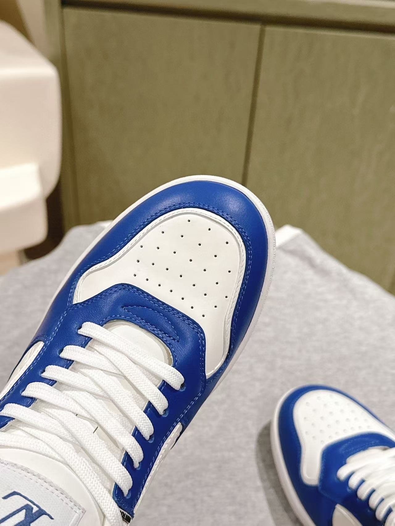 LV高品質ハイトップスニーカー【50％割引+送料無料】