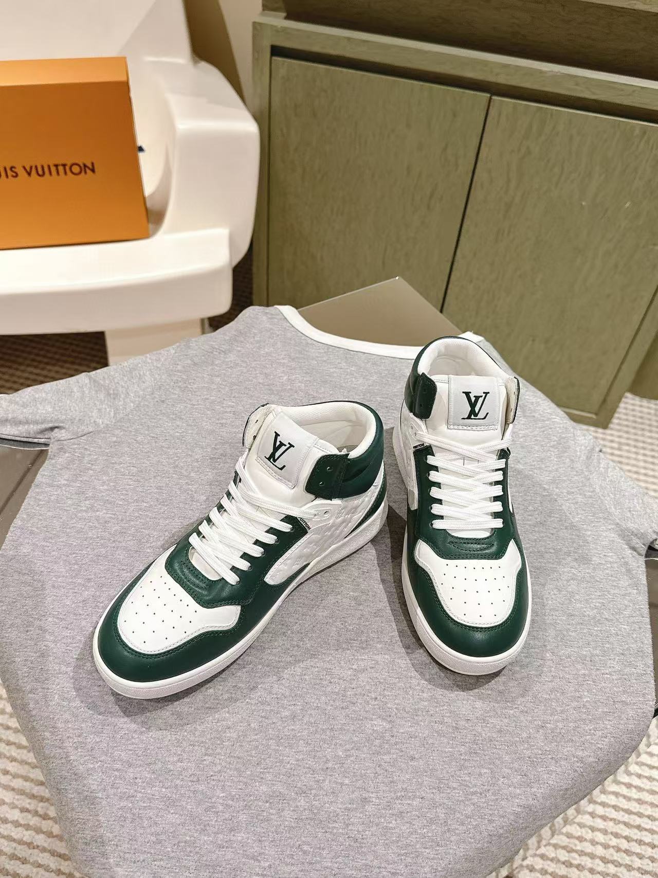 LV高品質ハイトップスニーカー【50％割引+送料無料】